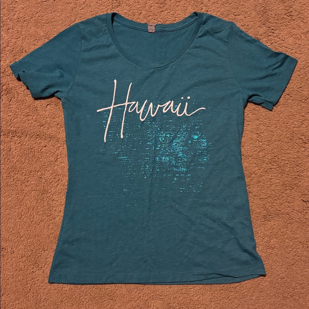 "Hawaii" Metallic Shimmer Tee from Sun International. (NWOT)